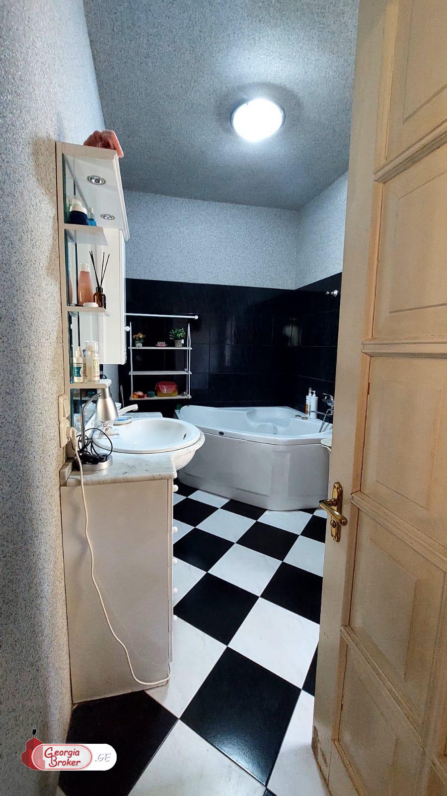 იყიდება ახალი გარემონტებული 5 ოთახიანი  აგარაკი წეროვანში